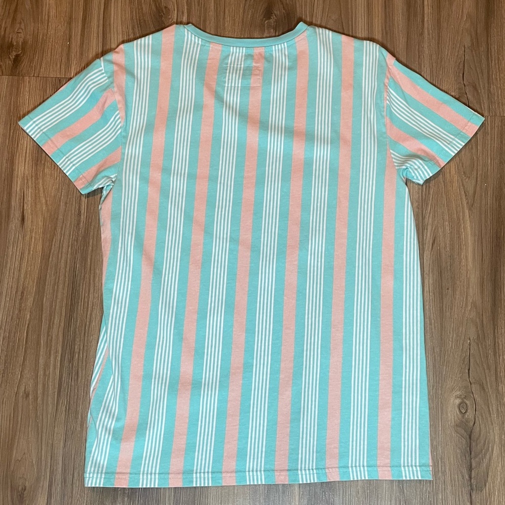Men’s Guess T-shirt - Picture 2 of 4